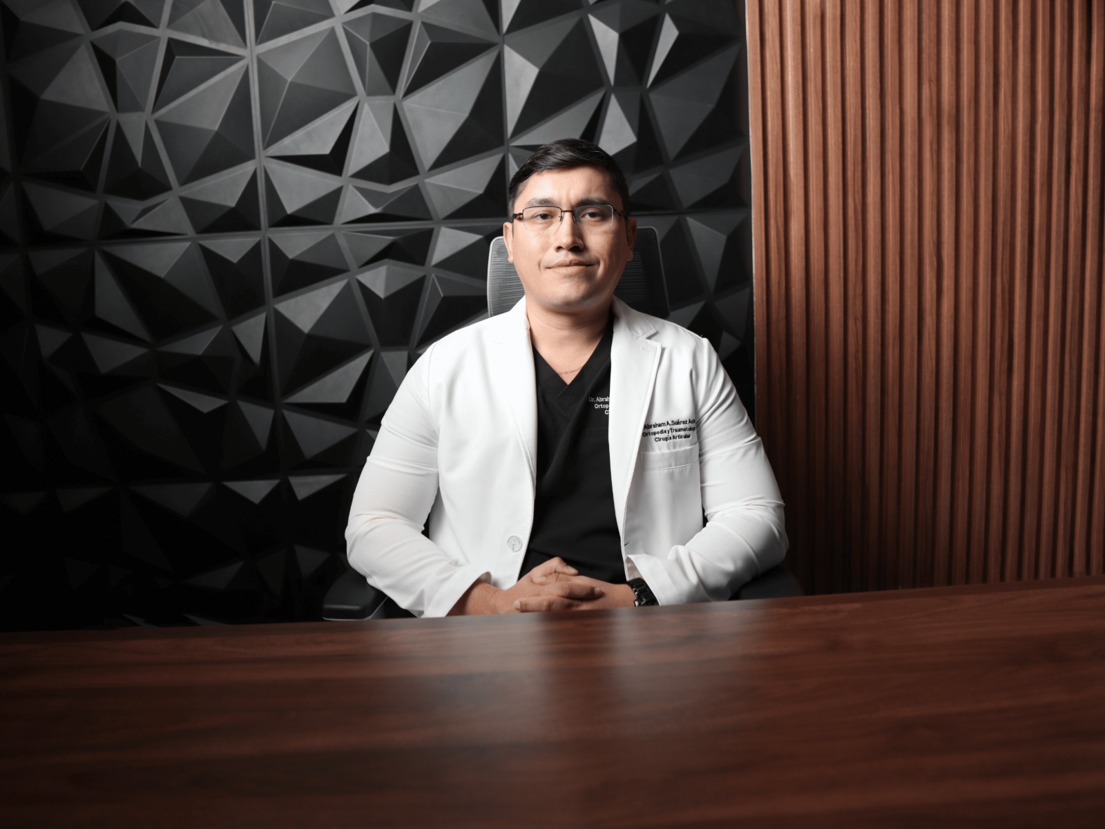 Dr. Abraham Suárez